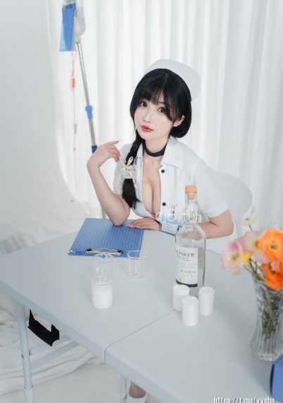 扒开女人下面两片毛茸茸