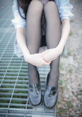 迪拜的女孩在线