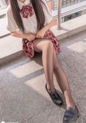在打烊后仅剩两人的沙龙