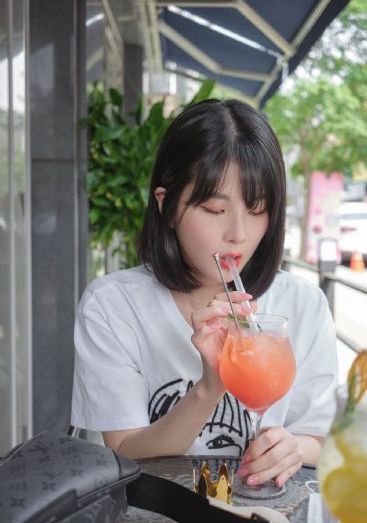 女员工的兹职位