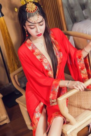 扒开美女下面进去