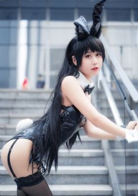 办公室撞击着旗袍美妇的肉体视频